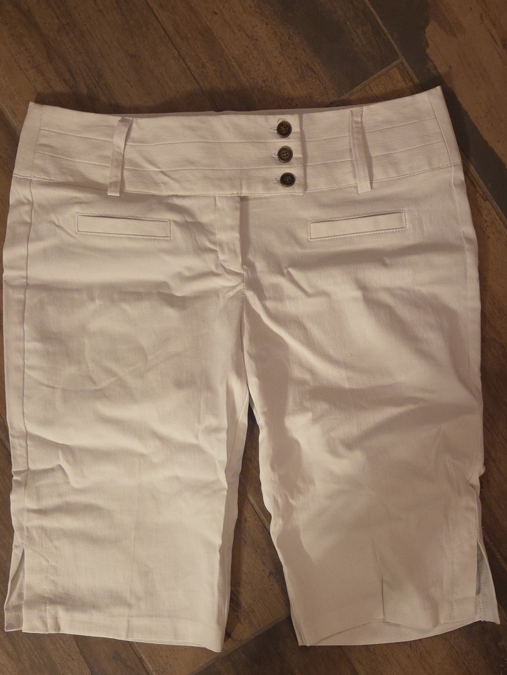 Tracy Evans White Bermuda Shorts with Triple Button Waist